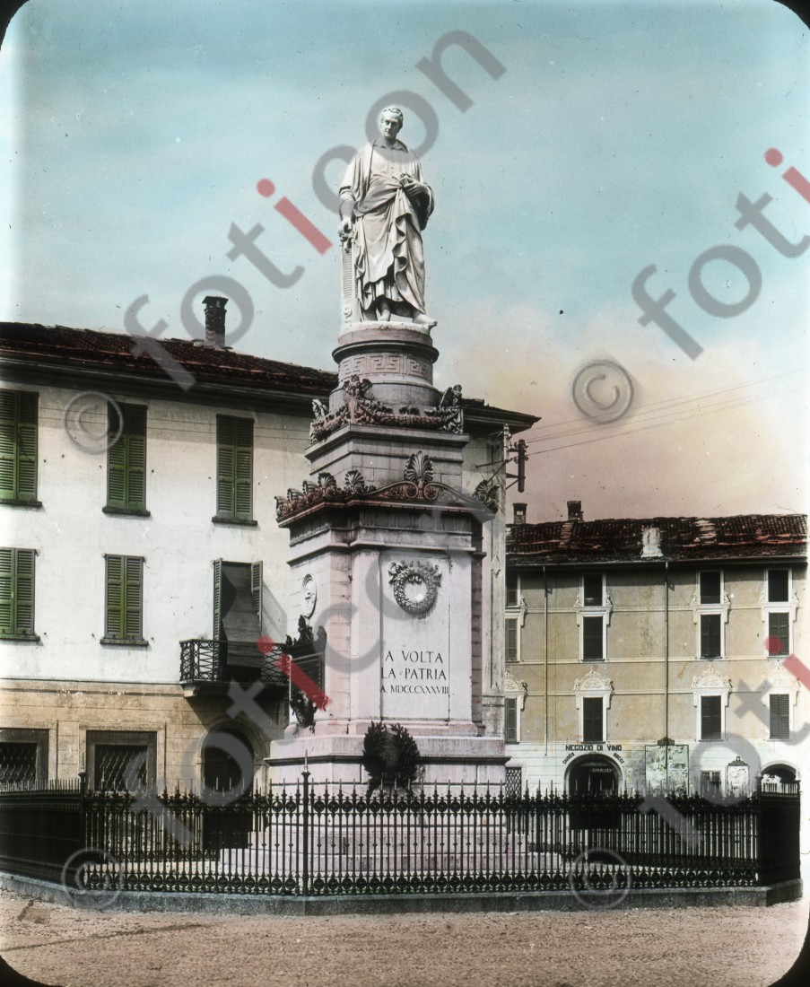 Piazza Volta | Piazza Volta - Foto foticon-simon-176-012.jpg | foticon.de - Bilddatenbank für Motive aus Geschichte und Kultur